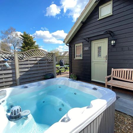Saving Grace With Private Hot Tub Villa Bawdeswell Exteriör bild