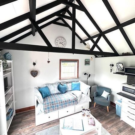 Saving Grace With Private Hot Tub Villa Bawdeswell Exteriör bild