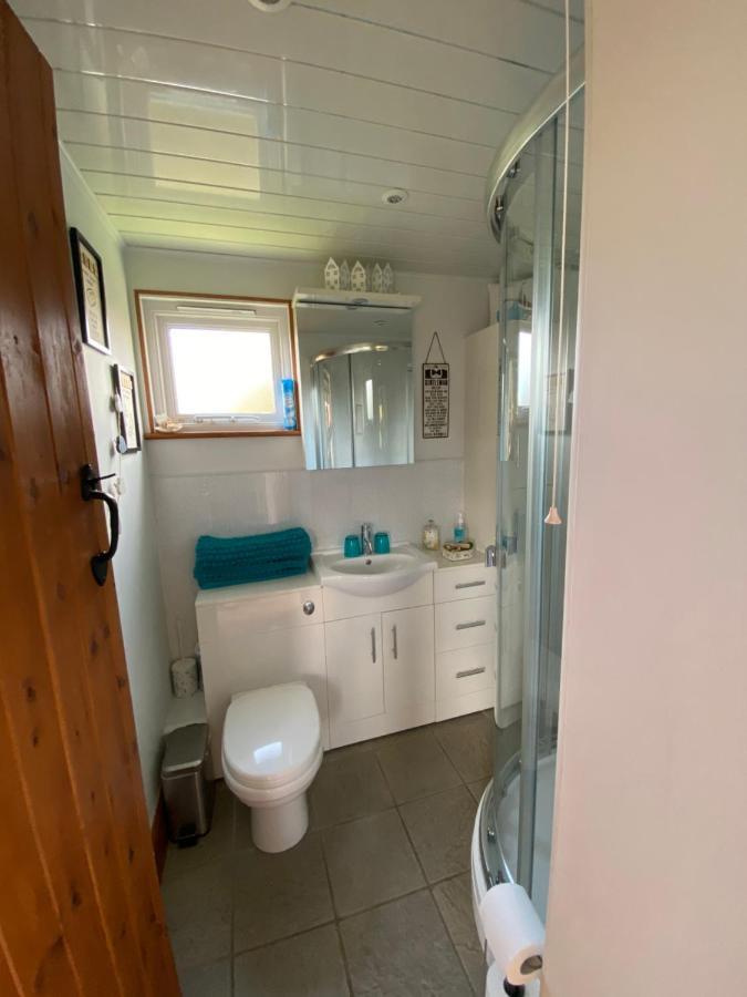 Saving Grace With Private Hot Tub Villa Bawdeswell Exteriör bild