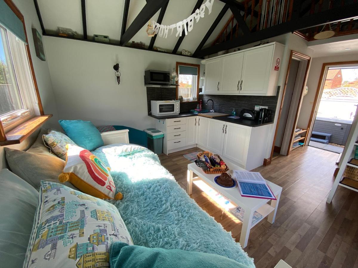 Saving Grace With Private Hot Tub Villa Bawdeswell Exteriör bild