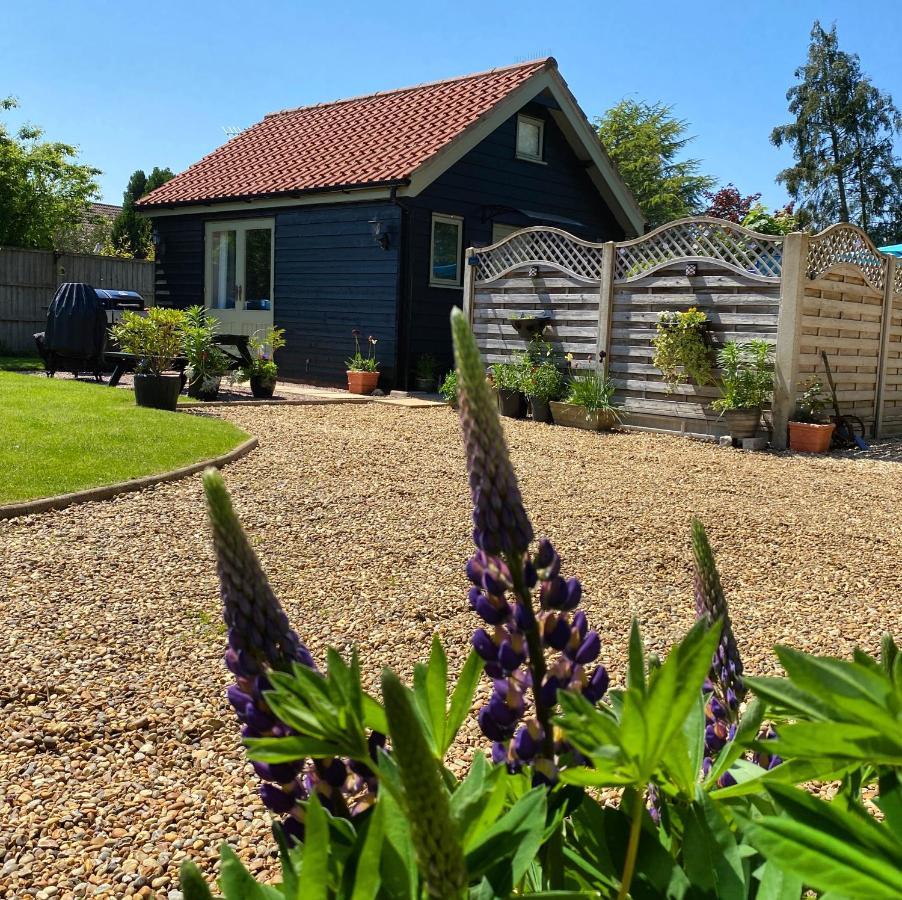 Saving Grace With Private Hot Tub Villa Bawdeswell Exteriör bild