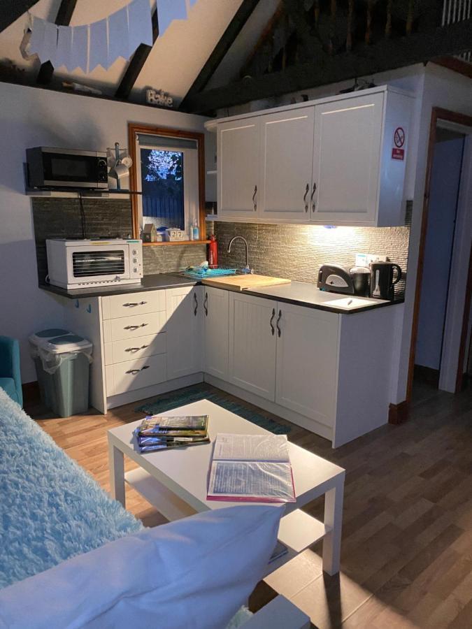 Saving Grace With Private Hot Tub Villa Bawdeswell Exteriör bild
