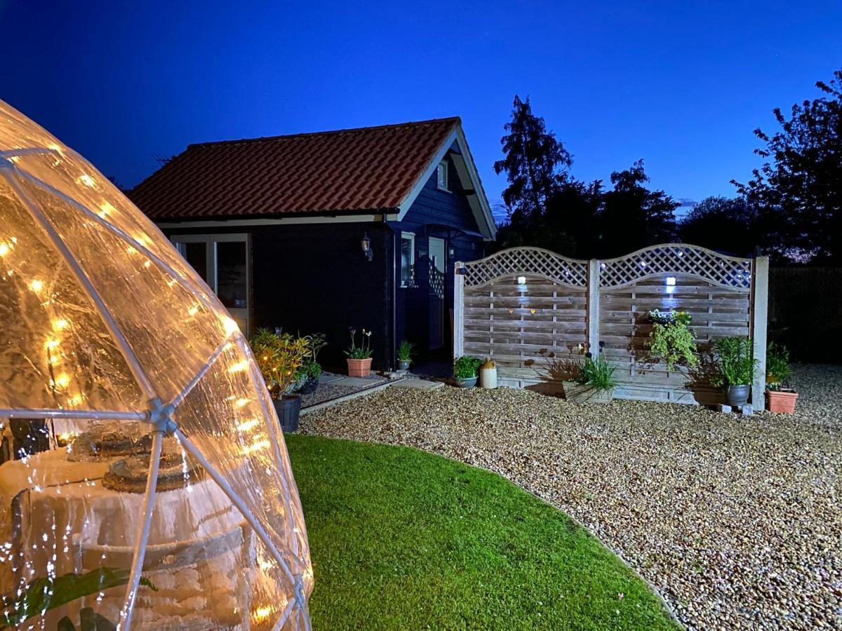 Saving Grace With Private Hot Tub Villa Bawdeswell Exteriör bild