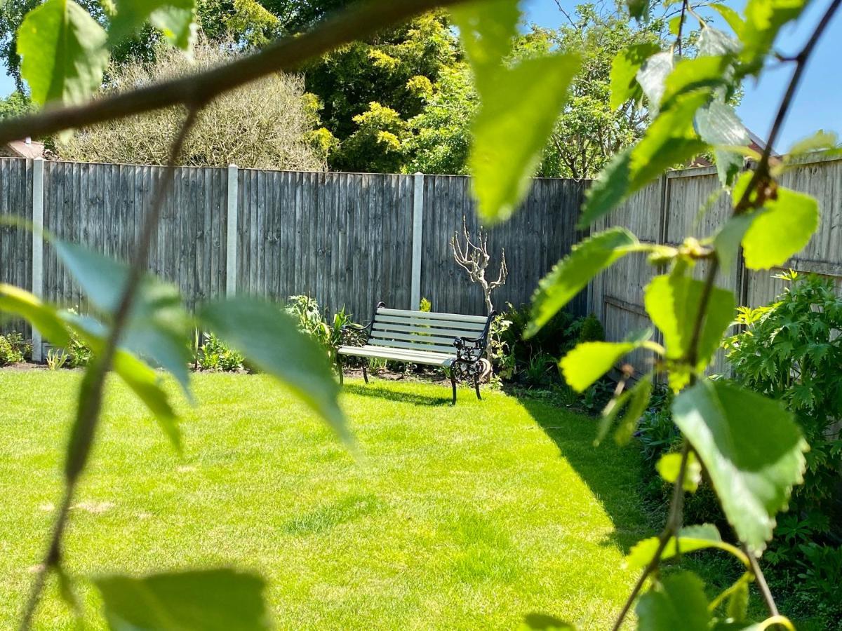Saving Grace With Private Hot Tub Villa Bawdeswell Exteriör bild