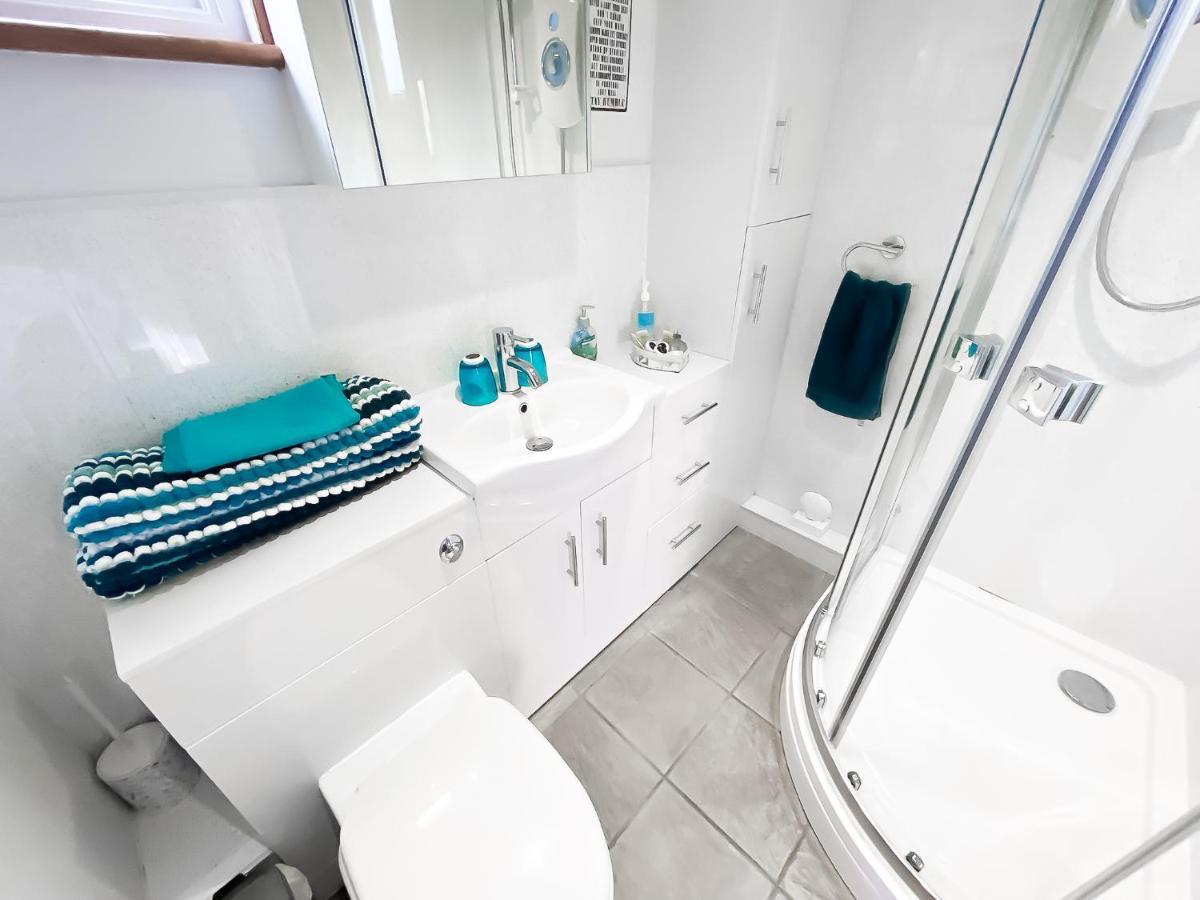 Saving Grace With Private Hot Tub Villa Bawdeswell Exteriör bild