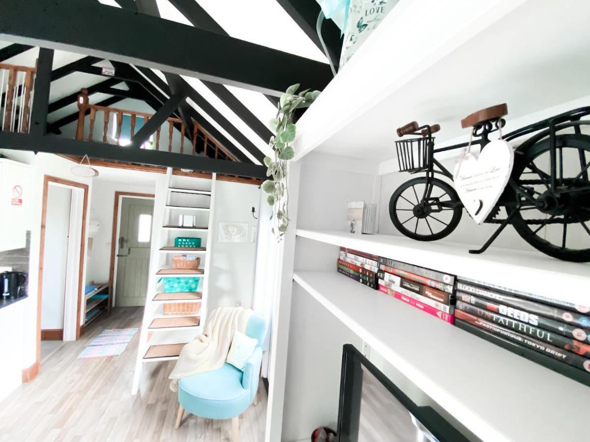 Saving Grace With Private Hot Tub Villa Bawdeswell Exteriör bild