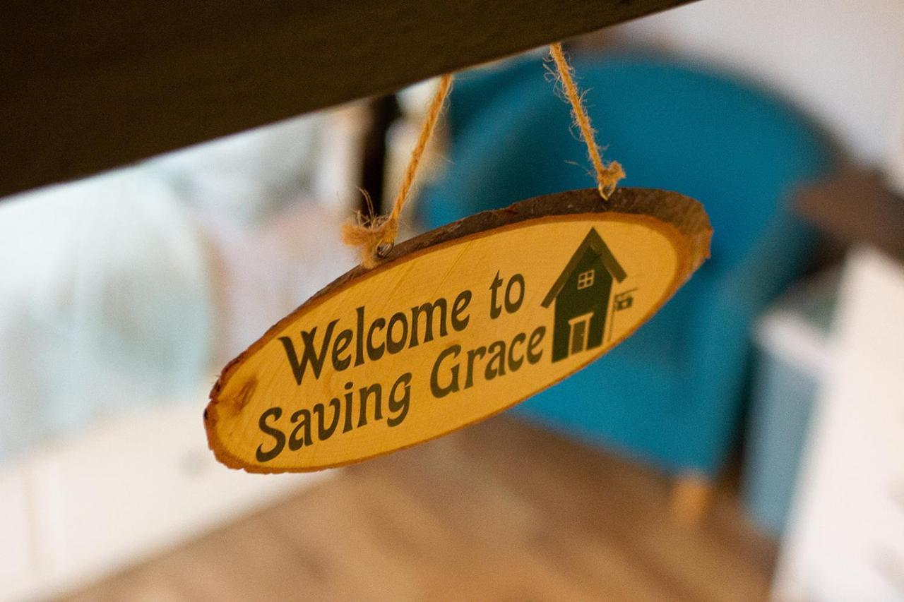 Saving Grace With Private Hot Tub Villa Bawdeswell Exteriör bild
