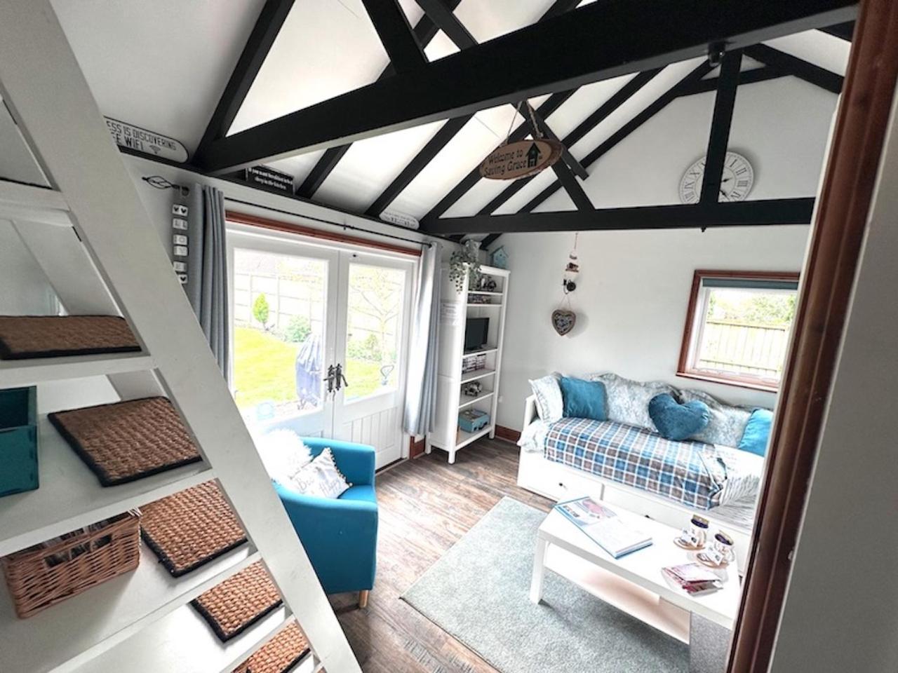 Saving Grace With Private Hot Tub Villa Bawdeswell Exteriör bild